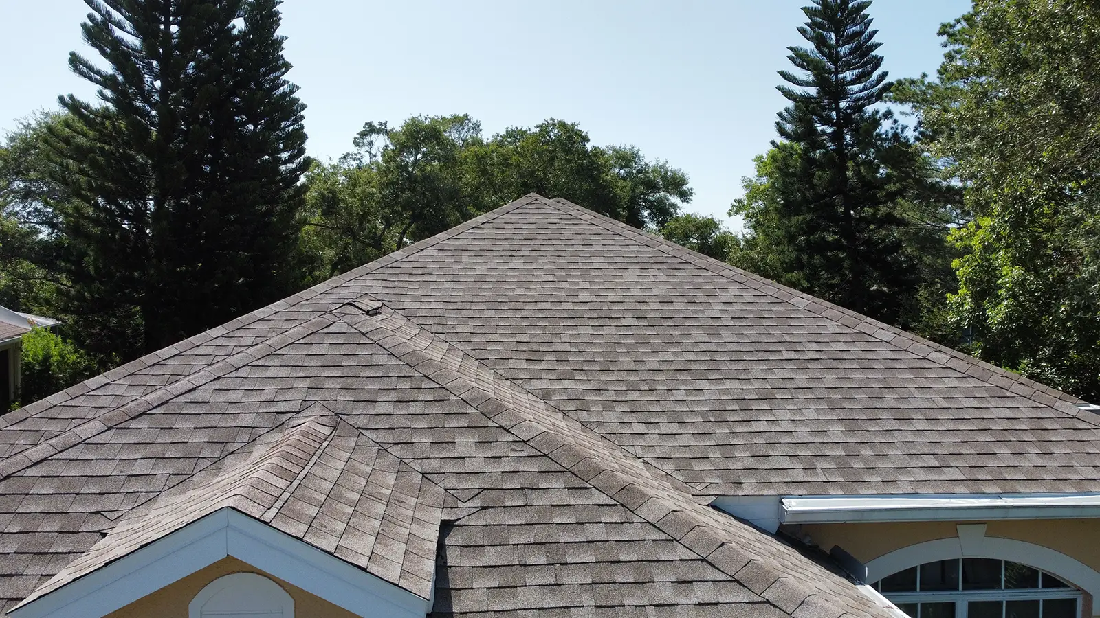 Example of an asphalt shingle roof