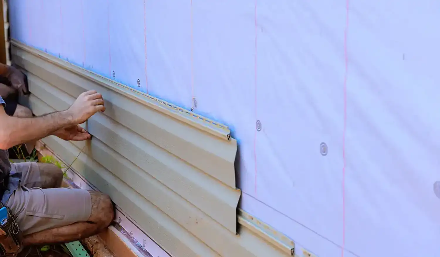 Hect Home Improvement LLC can replace and install siding to your home.